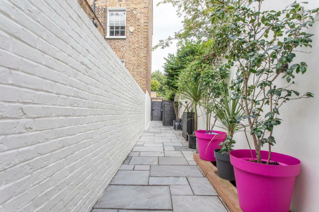 Stunning Gated Home London Exterior photo